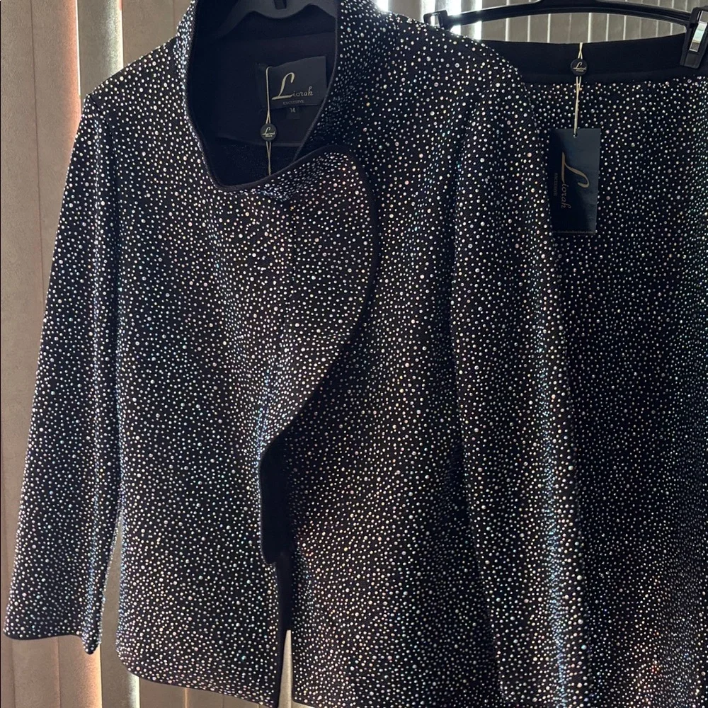 Elegant Black and Silver Women's Suit Set - Picture 2 of 4